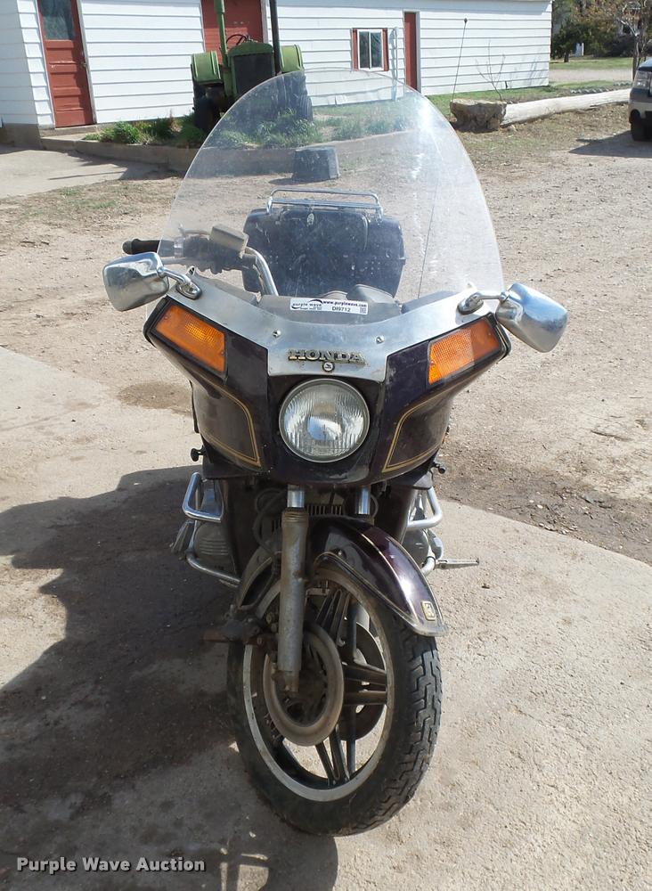 image for item DI9712 1980 Honda Goldwing motorcycle