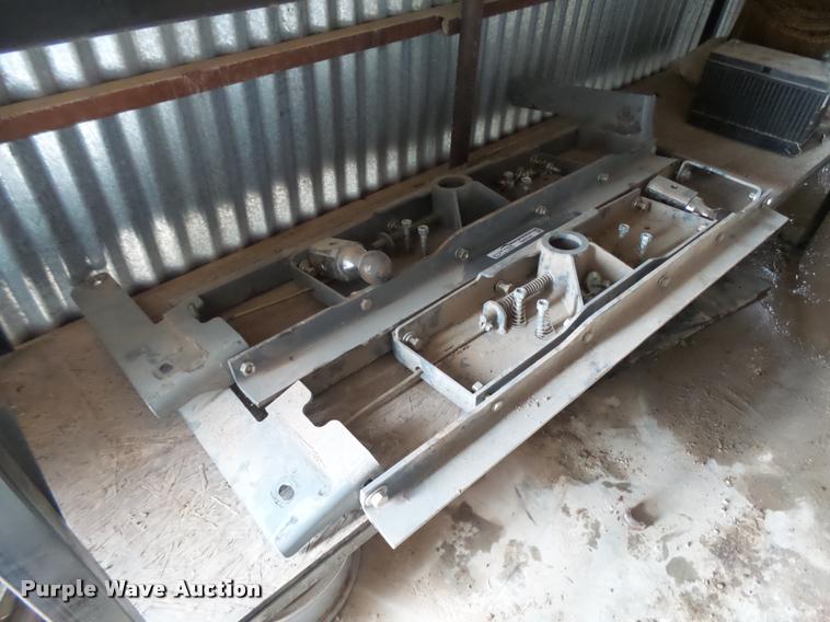 image for item DI9734 (2) B&W fifth wheel hitches