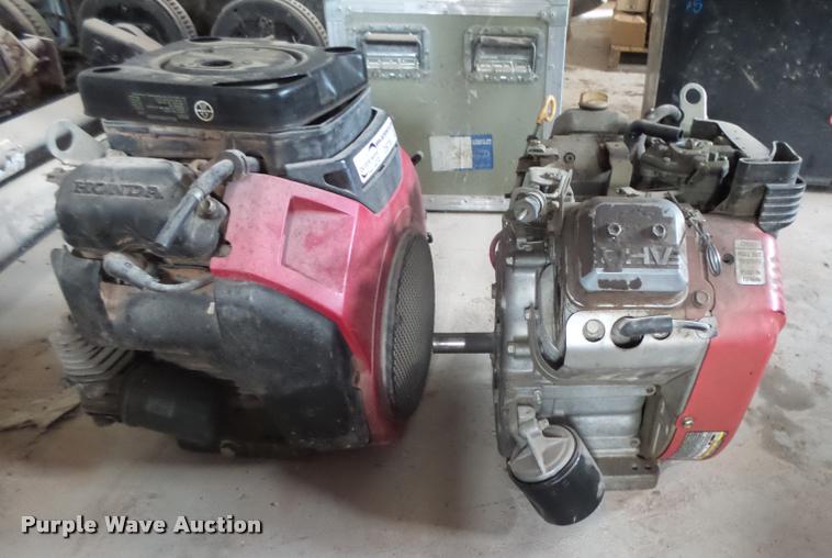 image for item DI9738 (2) Briggs & Stratton Vanguard gas engines