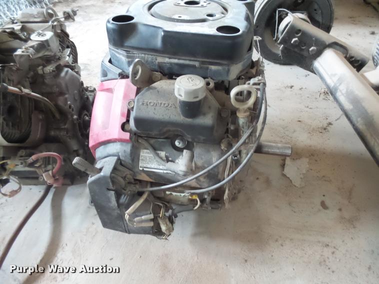 image for item DI9738 (2) Briggs & Stratton Vanguard gas engines