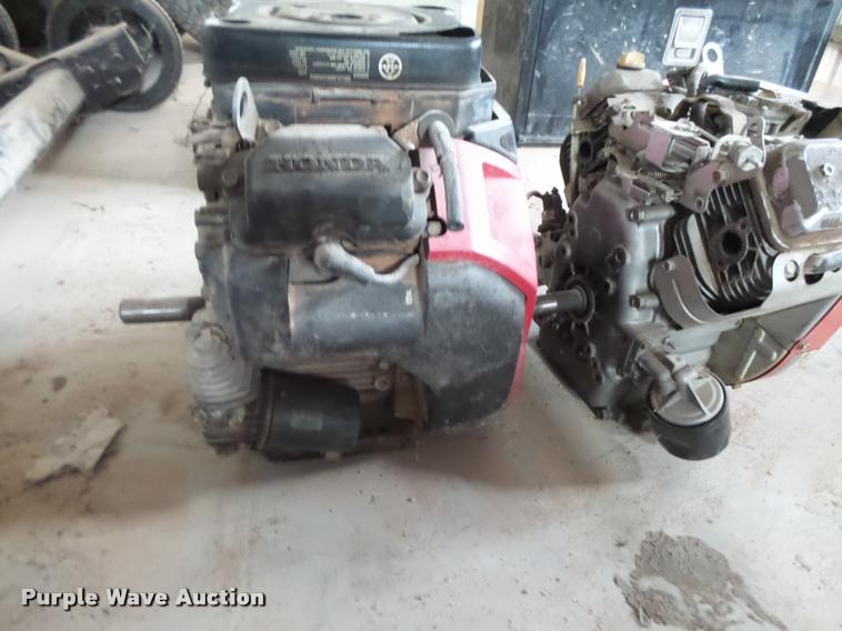 image for item DI9738 (2) Briggs & Stratton Vanguard gas engines