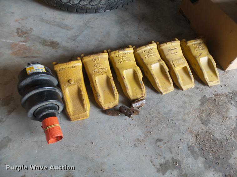 image for item DI9742 320E track hoe teeth