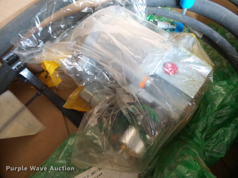 image for item DI9742 320E track hoe teeth