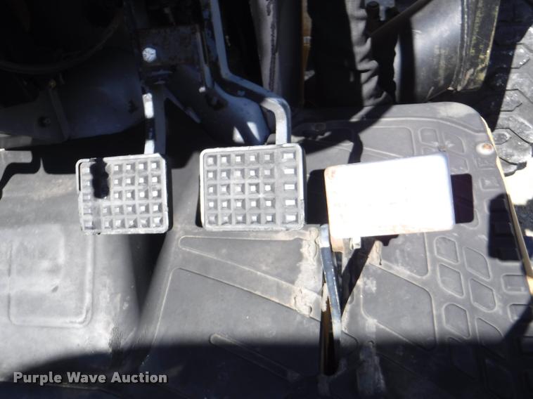 image for item DJ9022 2006 Challenger MT285B MFWD tractor