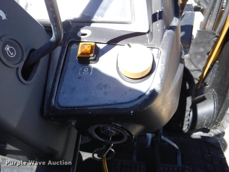 image for item DJ9022 2006 Challenger MT285B MFWD tractor