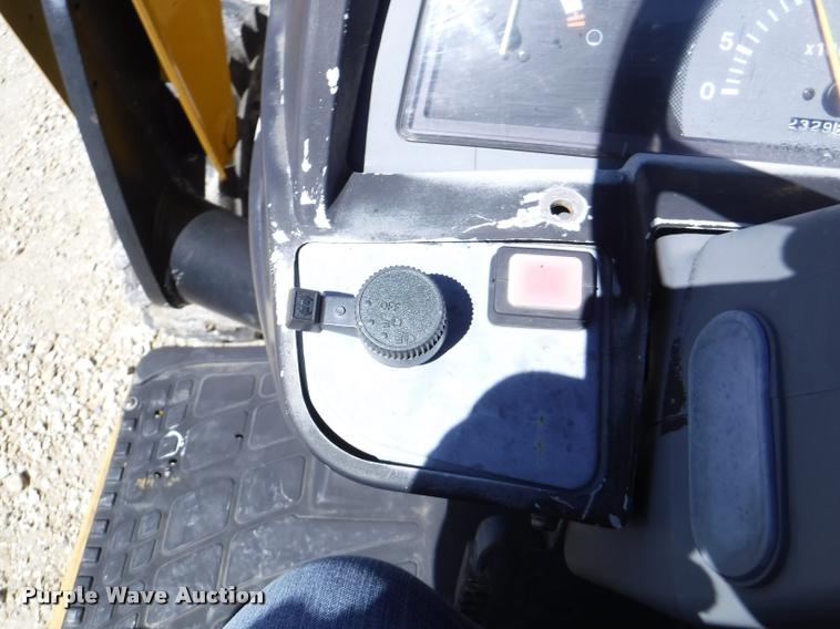 image for item DJ9022 2006 Challenger MT285B MFWD tractor