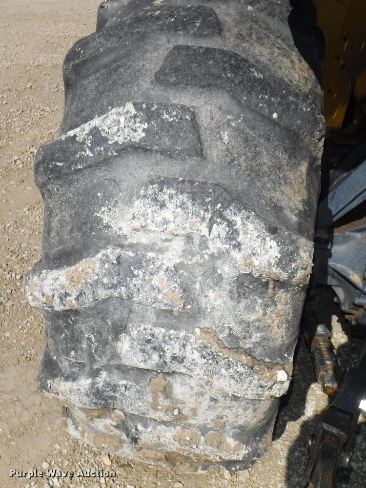 image for item DJ9022 2006 Challenger MT285B MFWD tractor