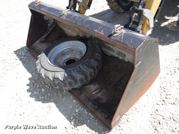 image for item DJ9022 2006 Challenger MT285B MFWD tractor