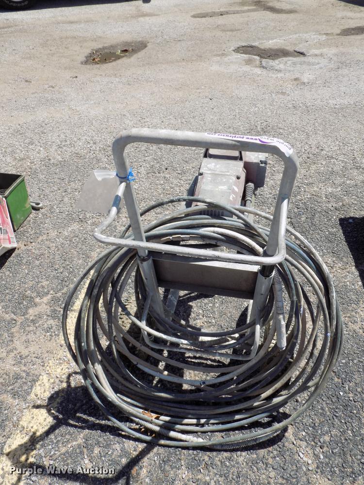 image for item DJ9859 Titan 740i high rider airless paint sprayer