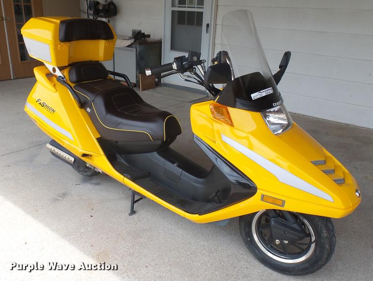 image for item DQ9194 2009 Chunfeng CF250T scooter