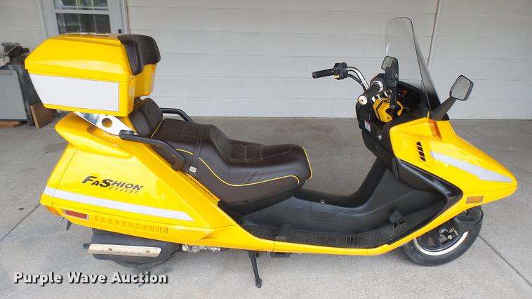 image for item DQ9194 2009 Chunfeng CF250T scooter