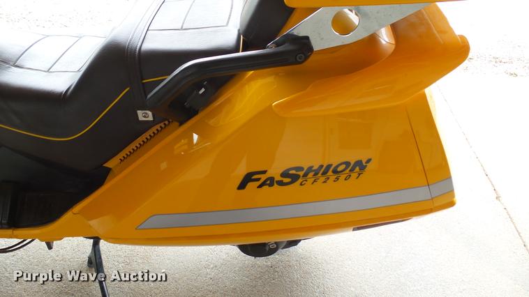 image for item DQ9194 2009 Chunfeng CF250T scooter