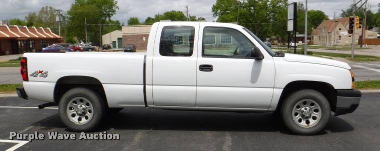 image for item J5697 2006 Chevrolet Silverado 1500 Ext. Cab pickup truck
