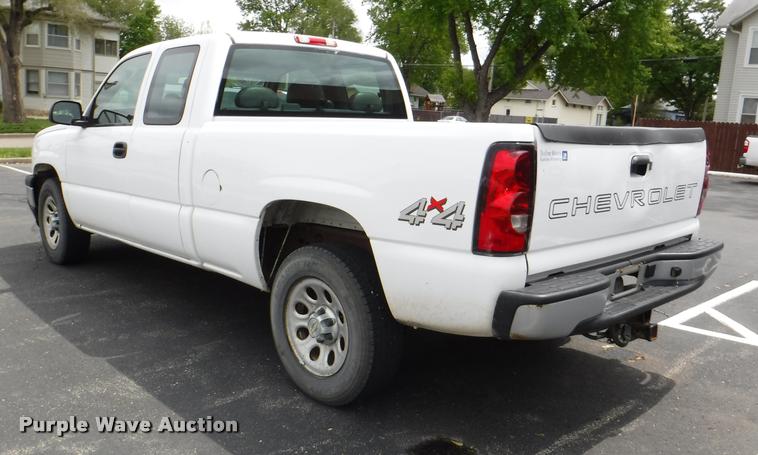 image for item J5697 2006 Chevrolet Silverado 1500 Ext. Cab pickup truck