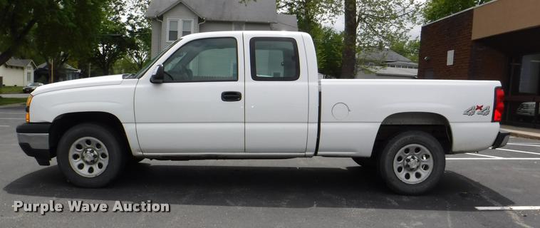 image for item J5697 2006 Chevrolet Silverado 1500 Ext. Cab pickup truck