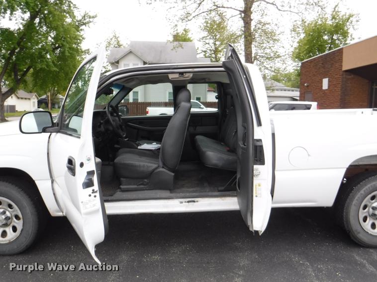 image for item J5697 2006 Chevrolet Silverado 1500 Ext. Cab pickup truck