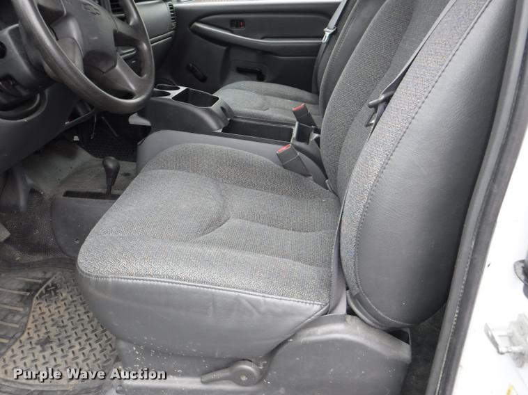 image for item J5697 2006 Chevrolet Silverado 1500 Ext. Cab pickup truck