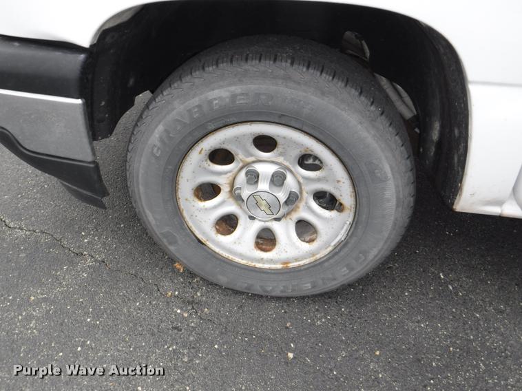 image for item J5697 2006 Chevrolet Silverado 1500 Ext. Cab pickup truck