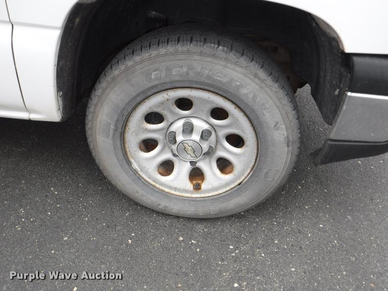 image for item J5697 2006 Chevrolet Silverado 1500 Ext. Cab pickup truck