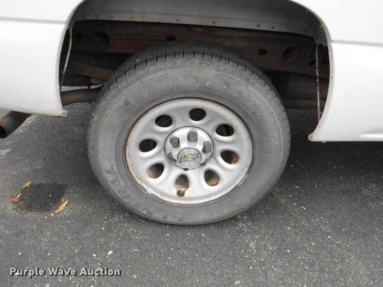 image for item J5697 2006 Chevrolet Silverado 1500 Ext. Cab pickup truck