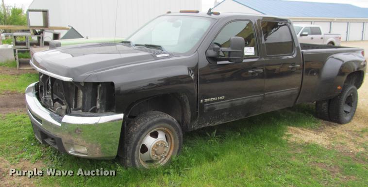 image for item K4758 2009 Chevrolet Silverado 3500HD Crew Cab pickup truck
