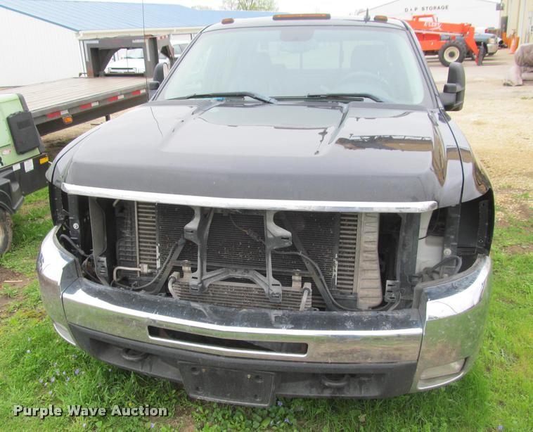 image for item K4758 2009 Chevrolet Silverado 3500HD Crew Cab pickup truck