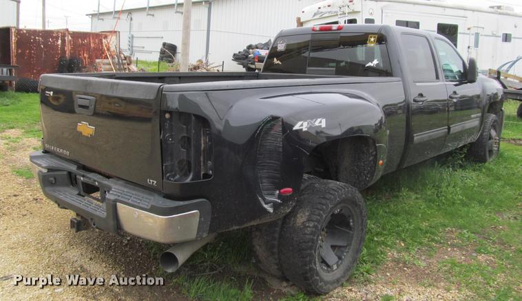 image for item K4758 2009 Chevrolet Silverado 3500HD Crew Cab pickup truck
