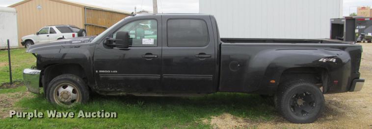 image for item K4758 2009 Chevrolet Silverado 3500HD Crew Cab pickup truck
