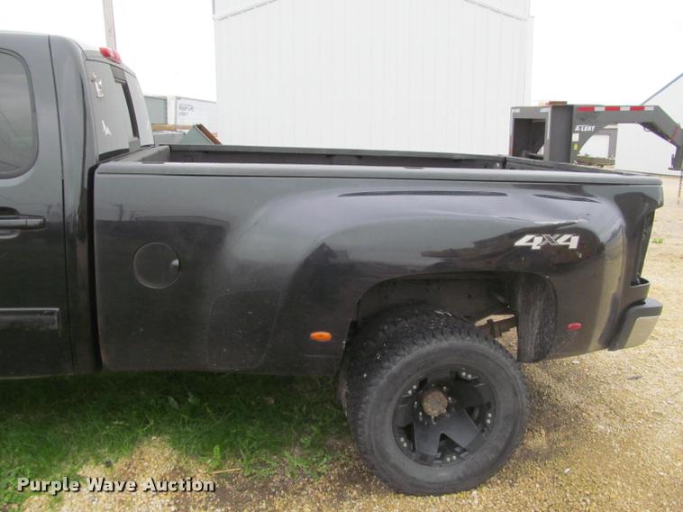 image for item K4758 2009 Chevrolet Silverado 3500HD Crew Cab pickup truck