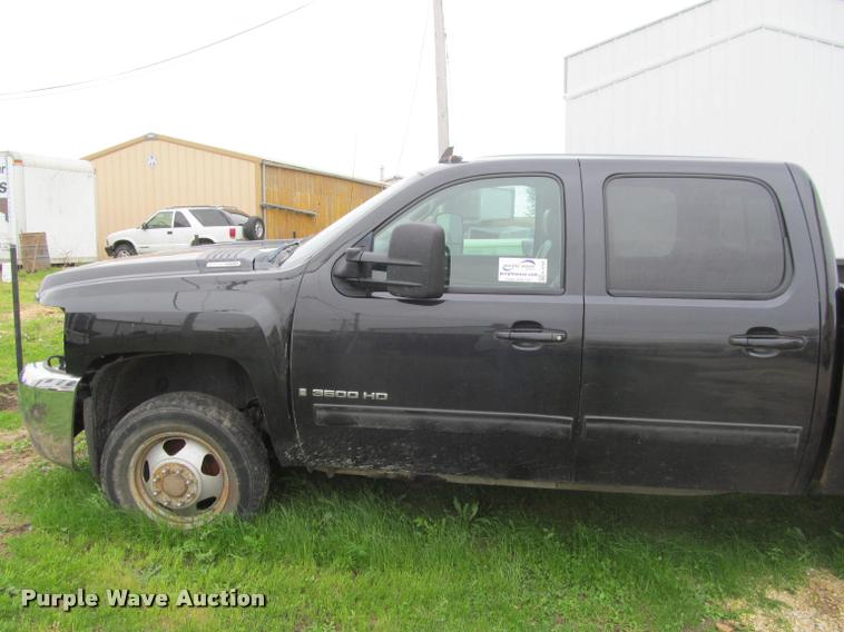 image for item K4758 2009 Chevrolet Silverado 3500HD Crew Cab pickup truck