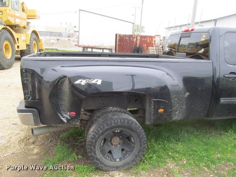 image for item K4758 2009 Chevrolet Silverado 3500HD Crew Cab pickup truck