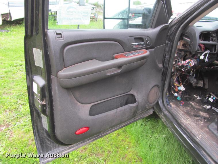 image for item K4758 2009 Chevrolet Silverado 3500HD Crew Cab pickup truck