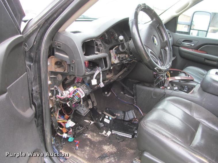 image for item K4758 2009 Chevrolet Silverado 3500HD Crew Cab pickup truck