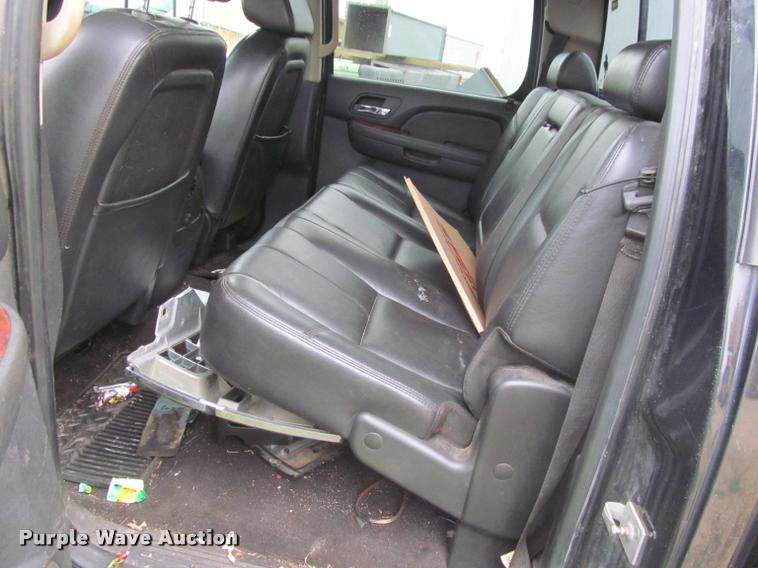 image for item K4758 2009 Chevrolet Silverado 3500HD Crew Cab pickup truck