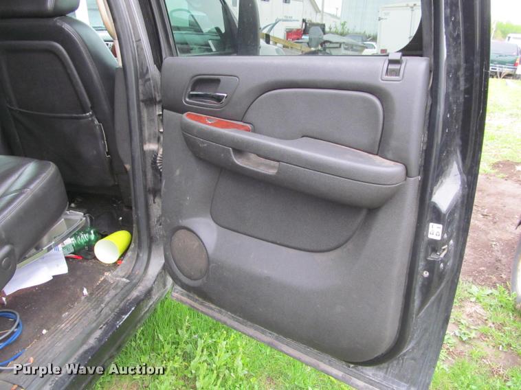 image for item K4758 2009 Chevrolet Silverado 3500HD Crew Cab pickup truck