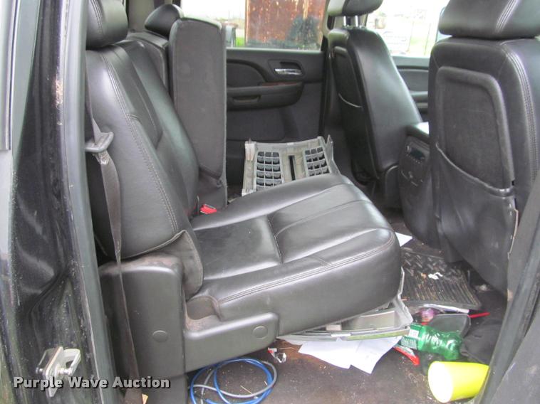 image for item K4758 2009 Chevrolet Silverado 3500HD Crew Cab pickup truck