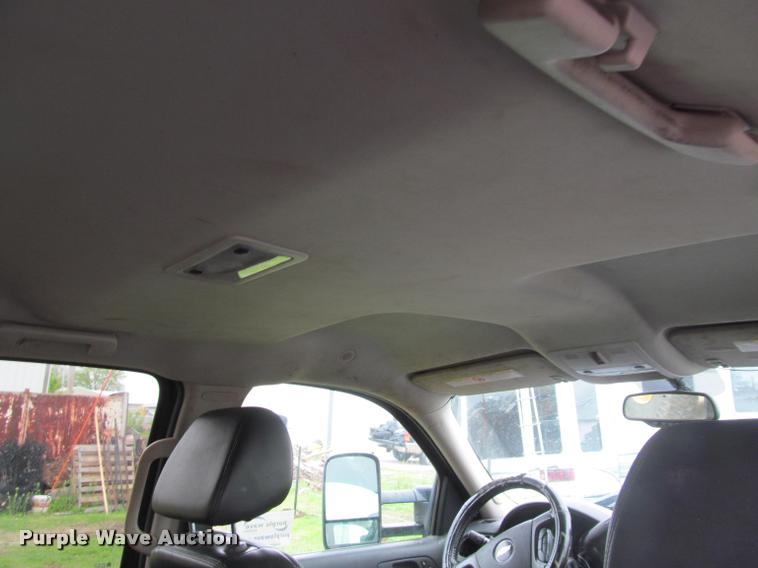 image for item K4758 2009 Chevrolet Silverado 3500HD Crew Cab pickup truck