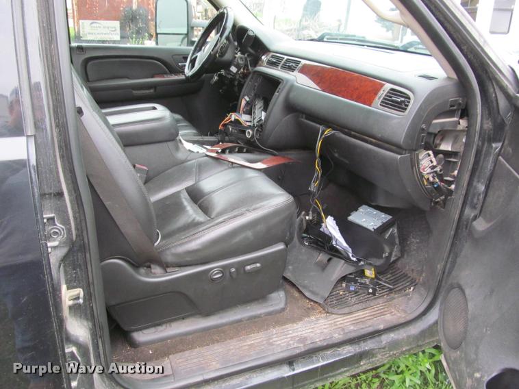 image for item K4758 2009 Chevrolet Silverado 3500HD Crew Cab pickup truck