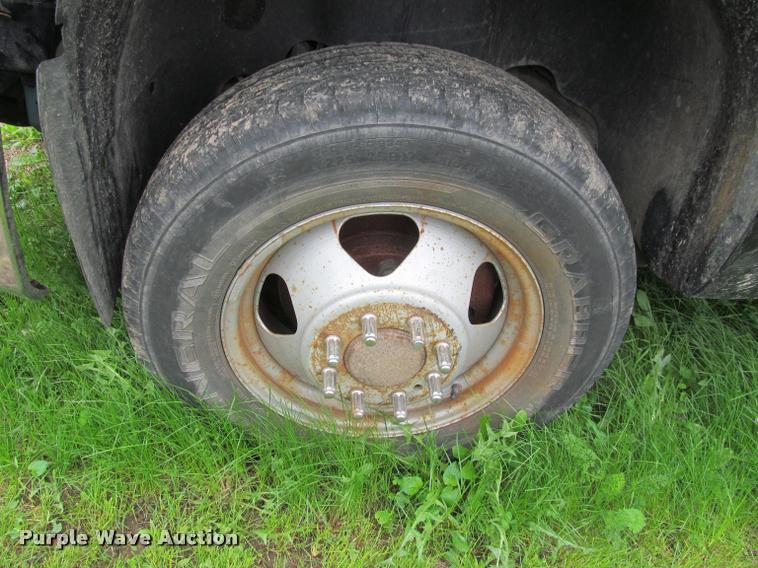 image for item K4758 2009 Chevrolet Silverado 3500HD Crew Cab pickup truck