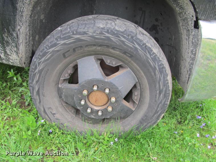 image for item K4758 2009 Chevrolet Silverado 3500HD Crew Cab pickup truck