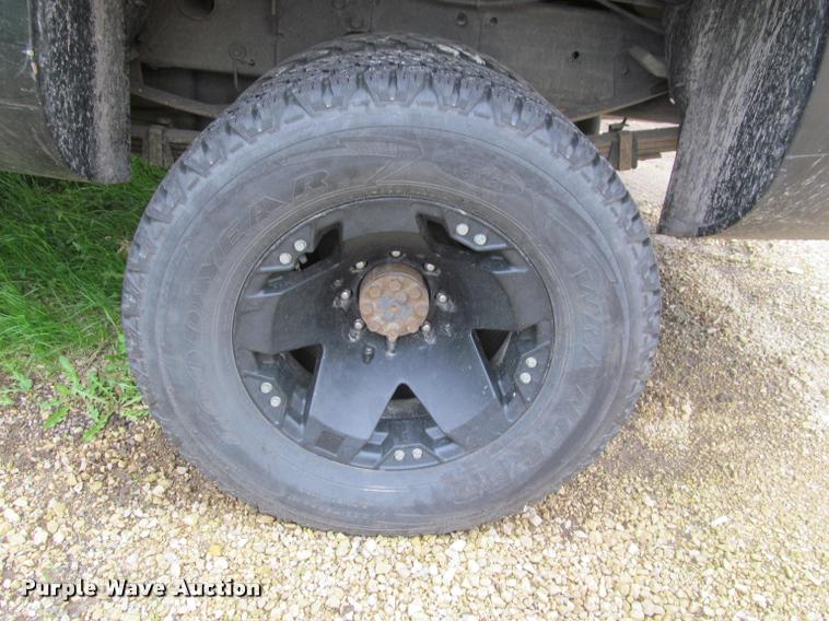 image for item K4758 2009 Chevrolet Silverado 3500HD Crew Cab pickup truck