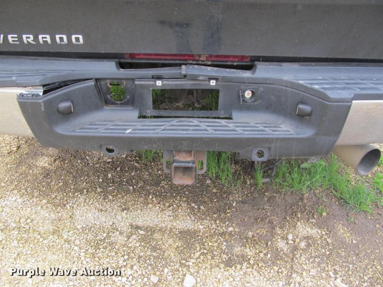 image for item K4758 2009 Chevrolet Silverado 3500HD Crew Cab pickup truck