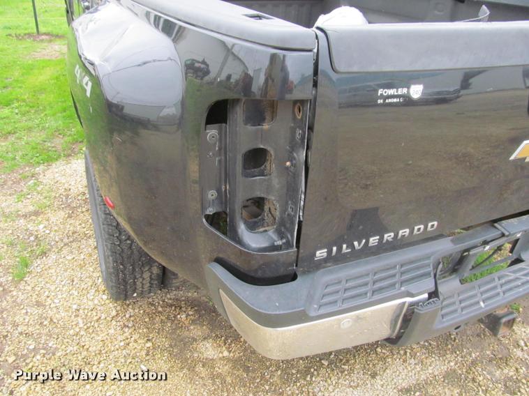 image for item K4758 2009 Chevrolet Silverado 3500HD Crew Cab pickup truck