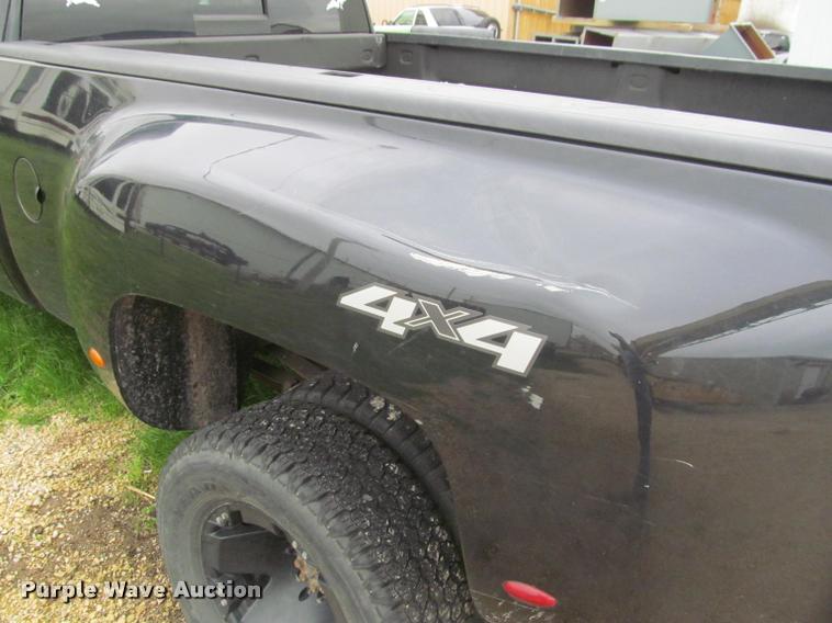 image for item K4758 2009 Chevrolet Silverado 3500HD Crew Cab pickup truck