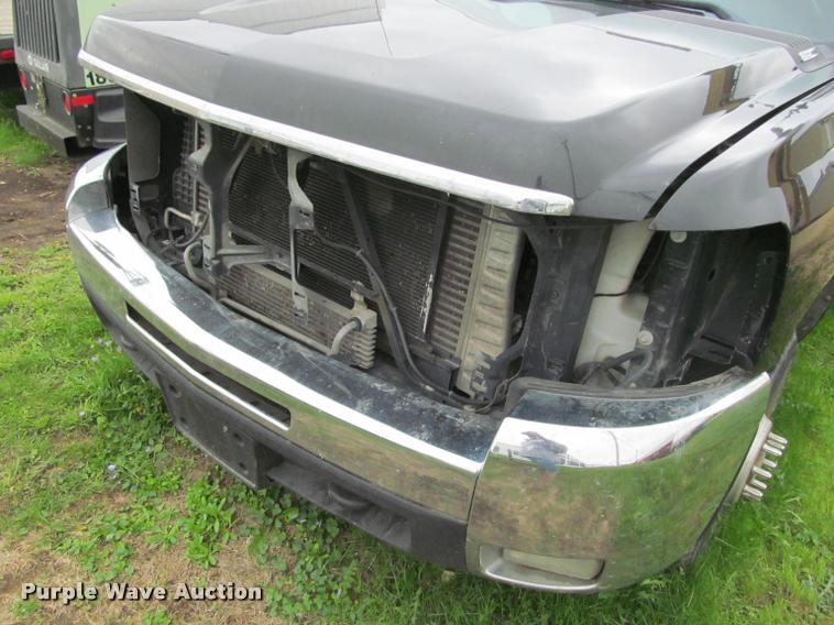 image for item K4758 2009 Chevrolet Silverado 3500HD Crew Cab pickup truck