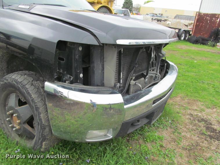 image for item K4758 2009 Chevrolet Silverado 3500HD Crew Cab pickup truck