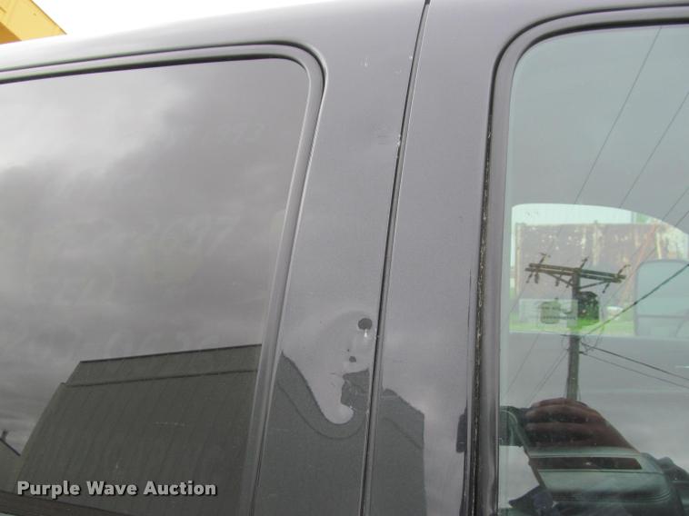 image for item K4758 2009 Chevrolet Silverado 3500HD Crew Cab pickup truck