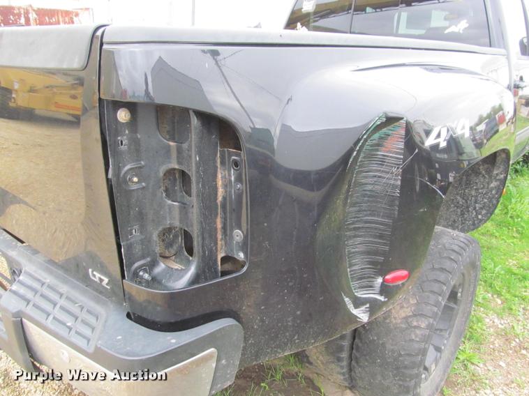 image for item K4758 2009 Chevrolet Silverado 3500HD Crew Cab pickup truck