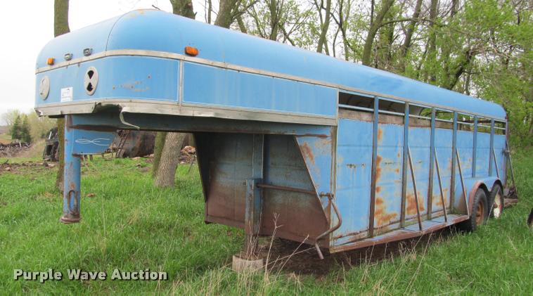 image for item K4777 1981 horse trailer