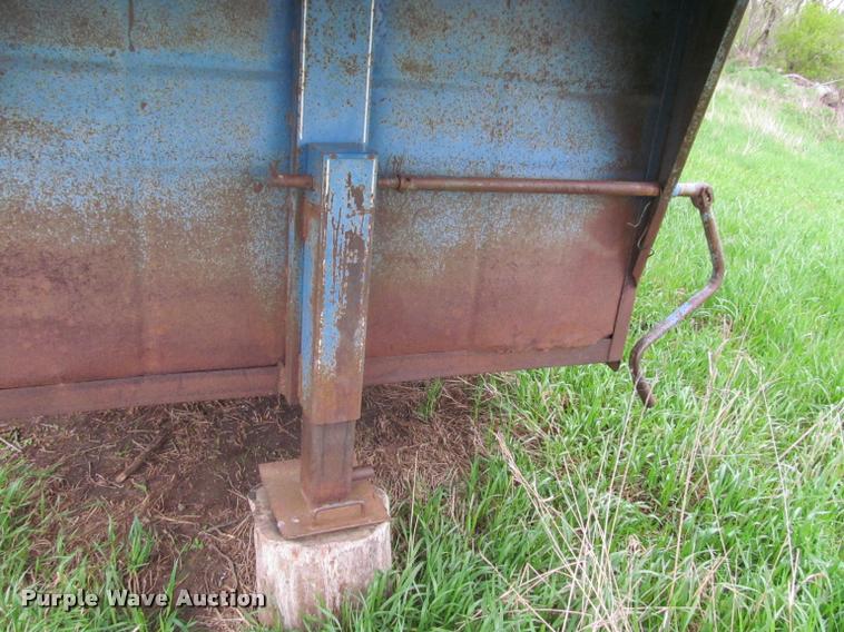 image for item K4777 1981 horse trailer